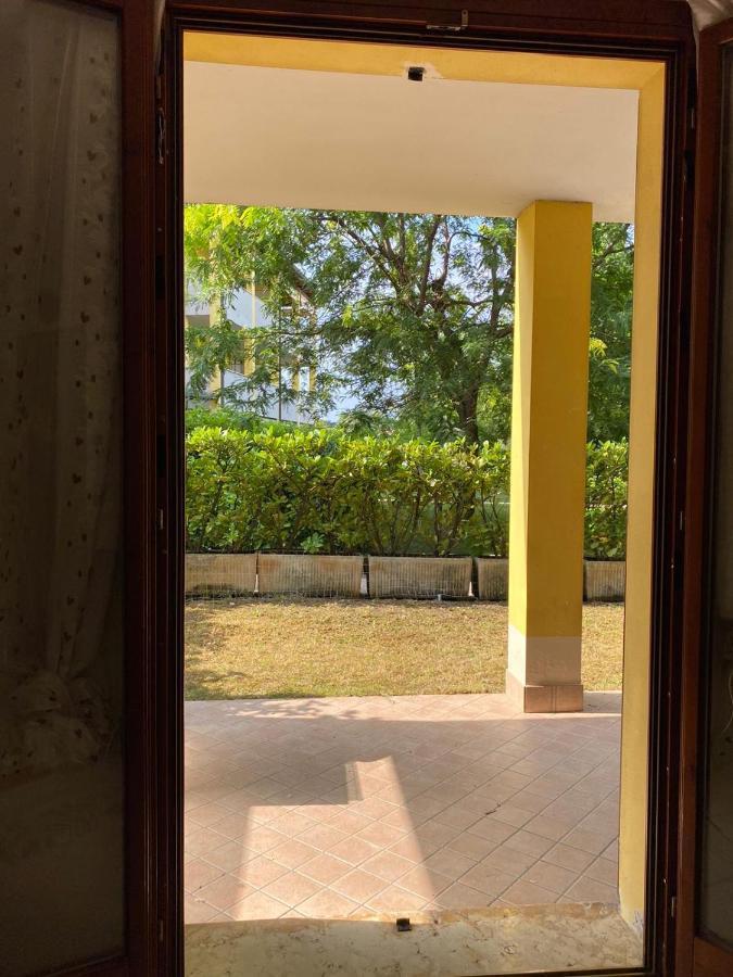 La Lanterna - Appartamenti In Residence Con Piscina ديسينسانو ديل غاردا المظهر الخارجي الصورة