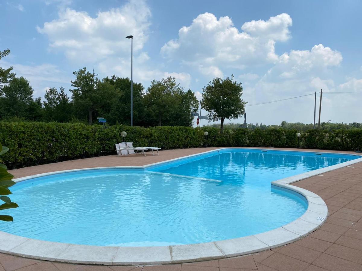 La Lanterna - Appartamenti In Residence Con Piscina ديسينسانو ديل غاردا المظهر الخارجي الصورة